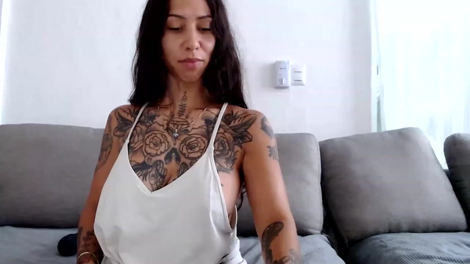 Gallery image thumbnail from Aydubz's myfreecams stream on, 05/10/2023, 15:12 image 3 of 20