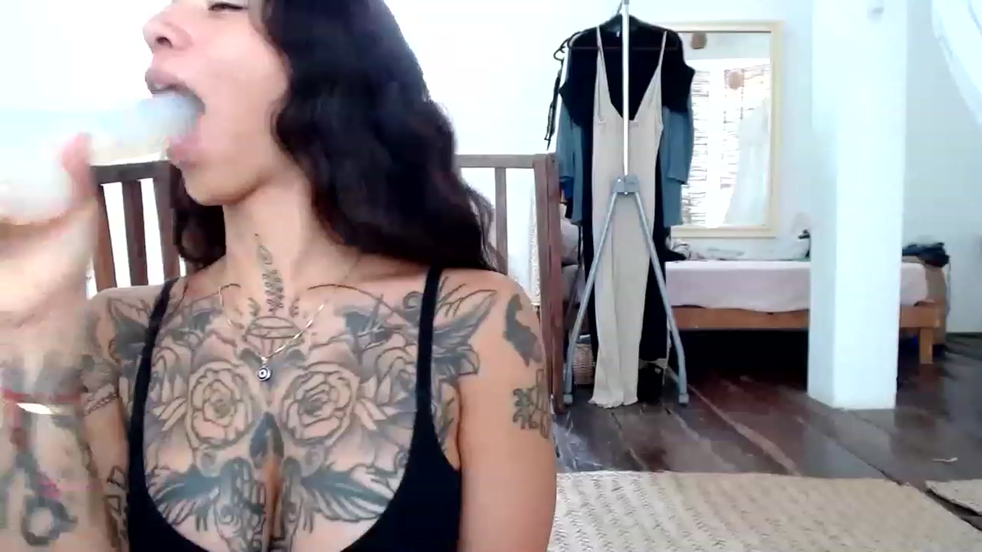 Gallery image thumbnail from Aydubz's myfreecams stream on, 05/22/2023, 15:06 image 15 of 20