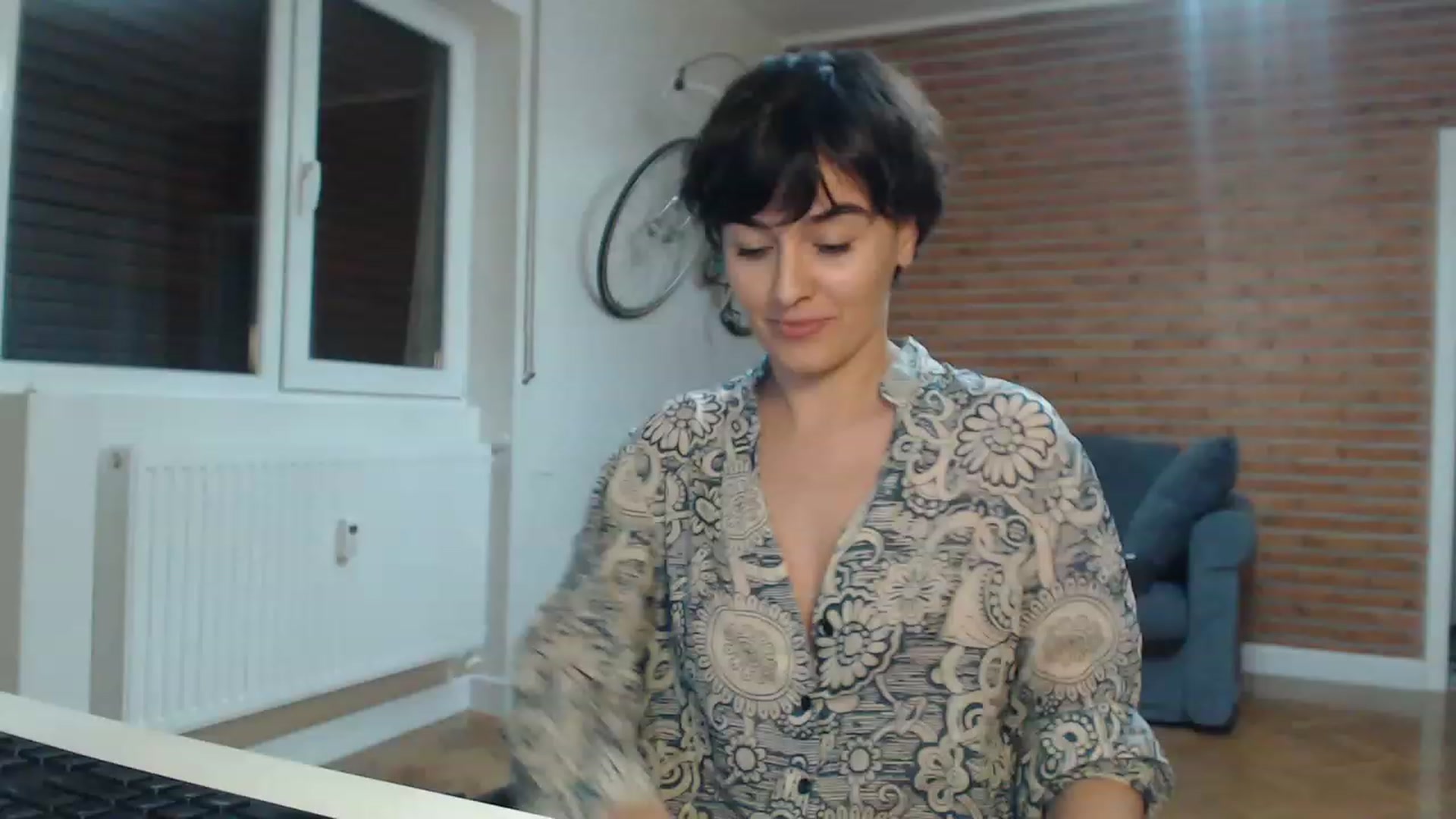 Gallery image thumbnail from Aylesh's myfreecams stream on, 11/14/2022, 20:17 image 19 of 20