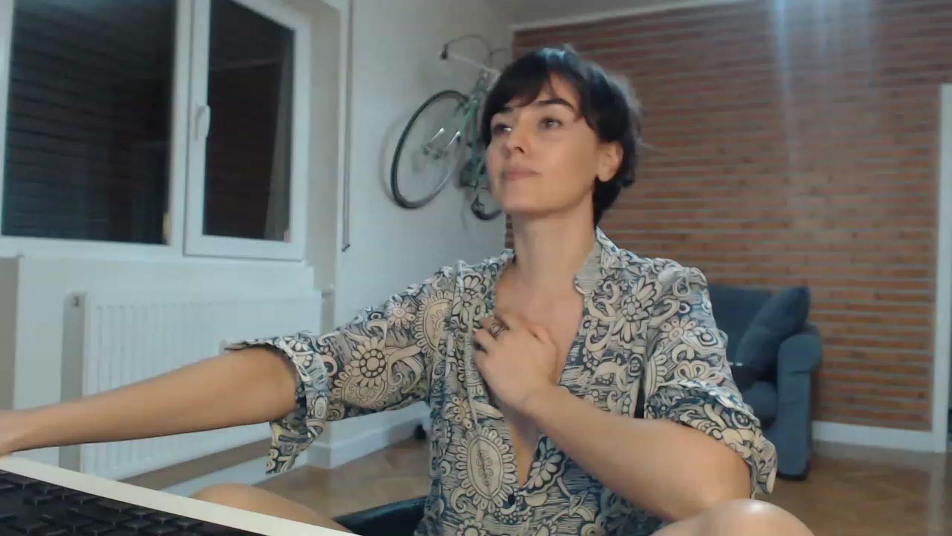 Gallery image thumbnail from Aylesh's myfreecams stream on, 11/14/2022, 20:17 image 7 of 20