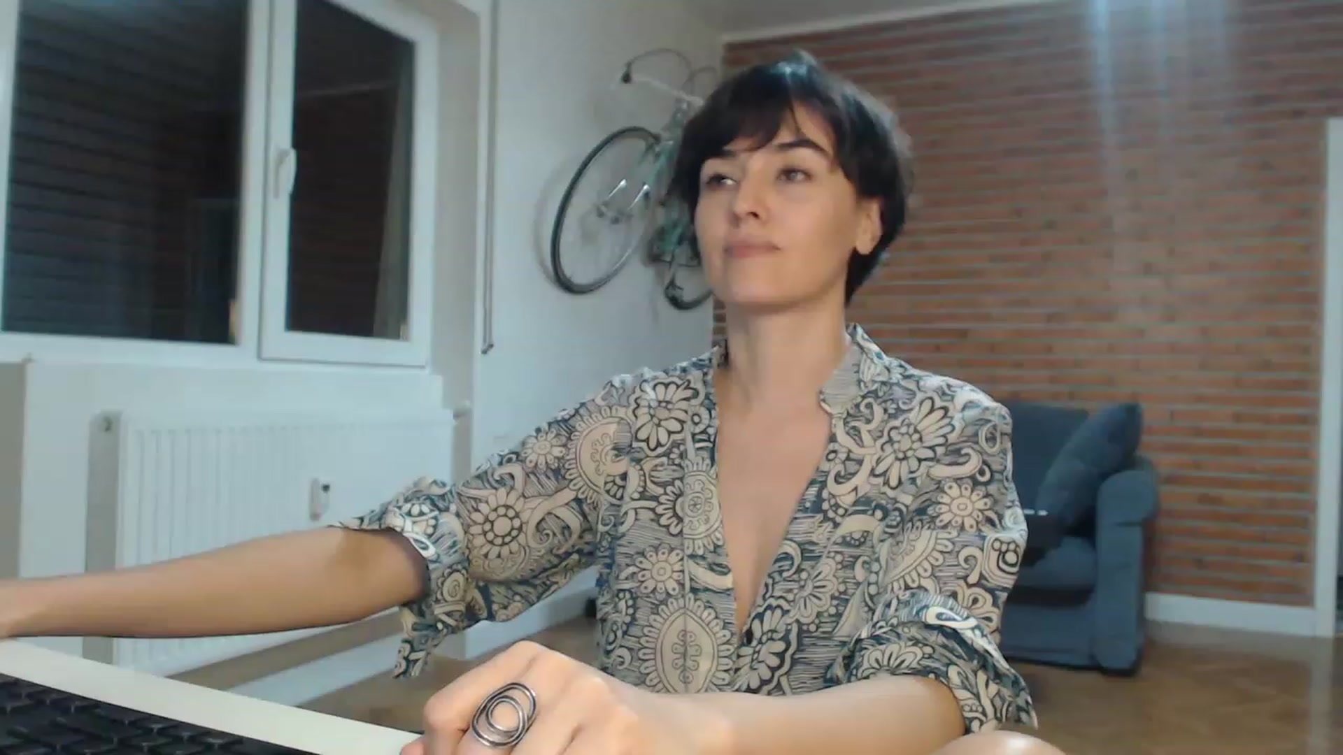 Gallery image thumbnail from Aylesh's myfreecams stream on, 11/14/2022, 20:17 image 17 of 20