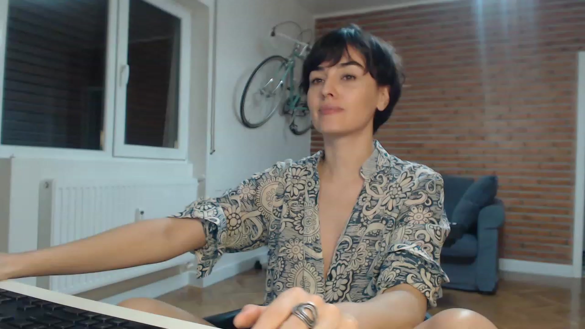 Gallery image thumbnail from Aylesh's myfreecams stream on, 11/14/2022, 20:17 image 9 of 20