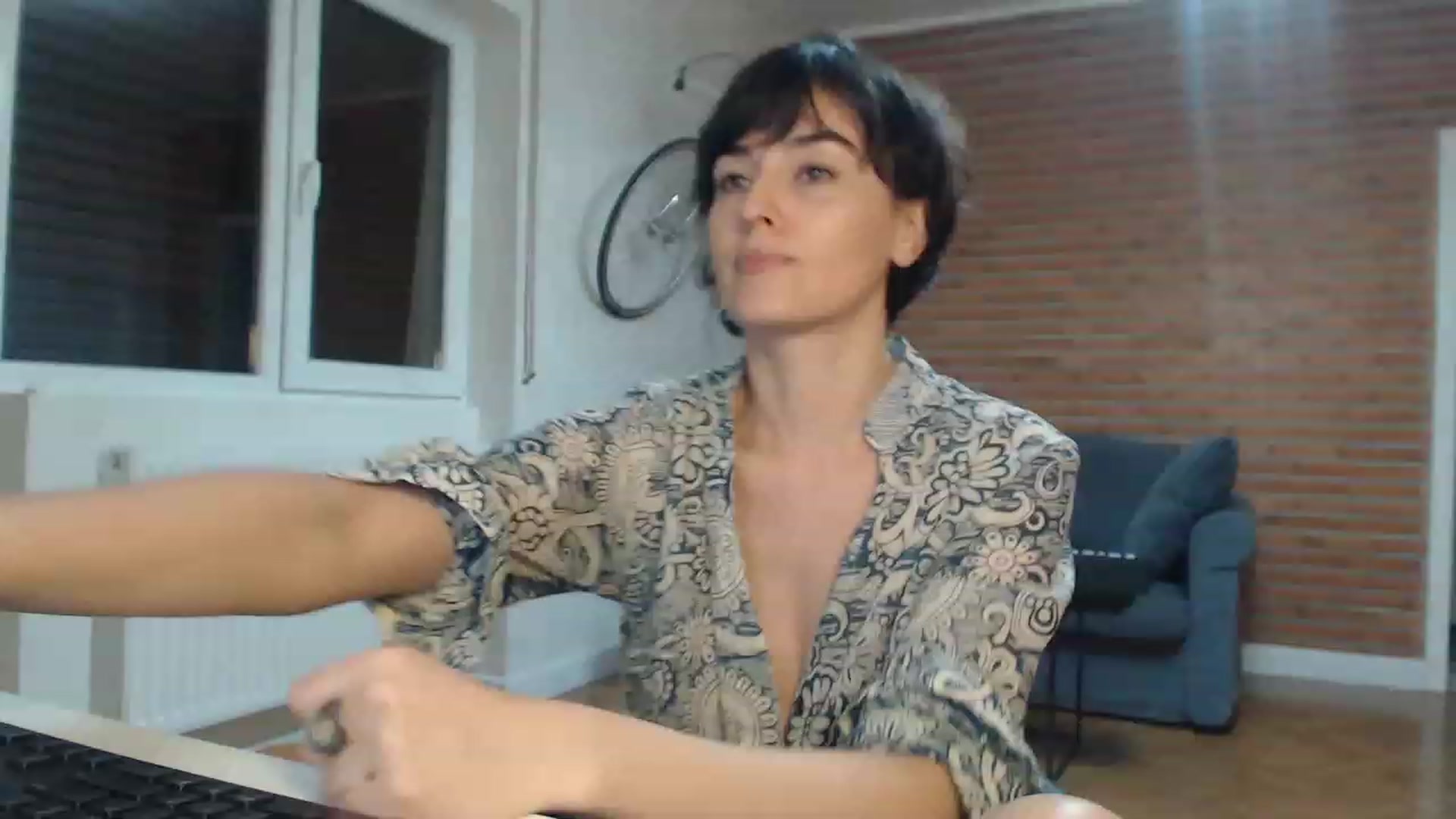 Gallery image thumbnail from Aylesh's myfreecams stream on, 11/14/2022, 20:17 image 13 of 20