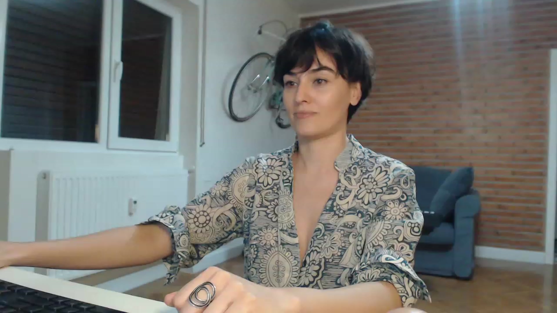 Gallery image thumbnail from Aylesh's myfreecams stream on, 11/14/2022, 20:17 image 18 of 20
