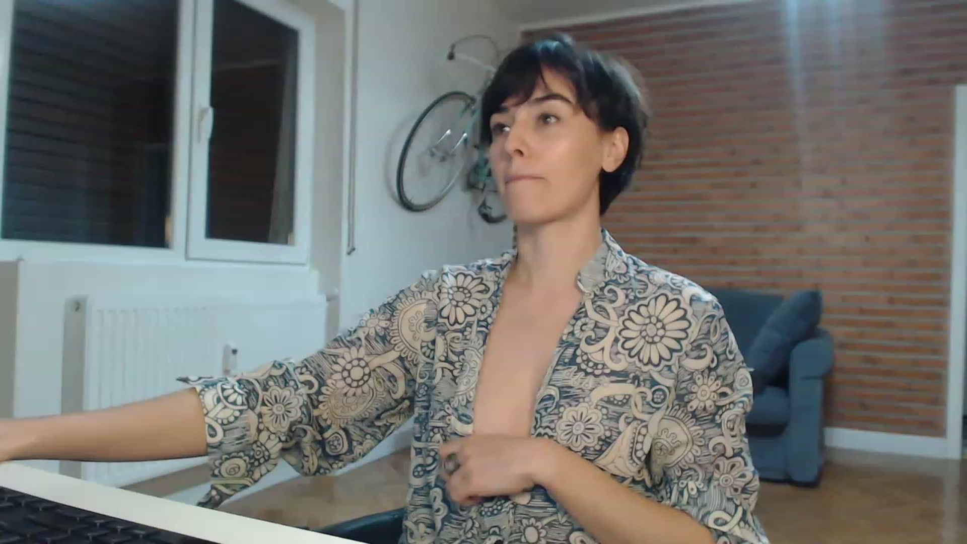 Gallery image thumbnail from Aylesh's myfreecams stream on, 11/14/2022, 20:17 image 20 of 20