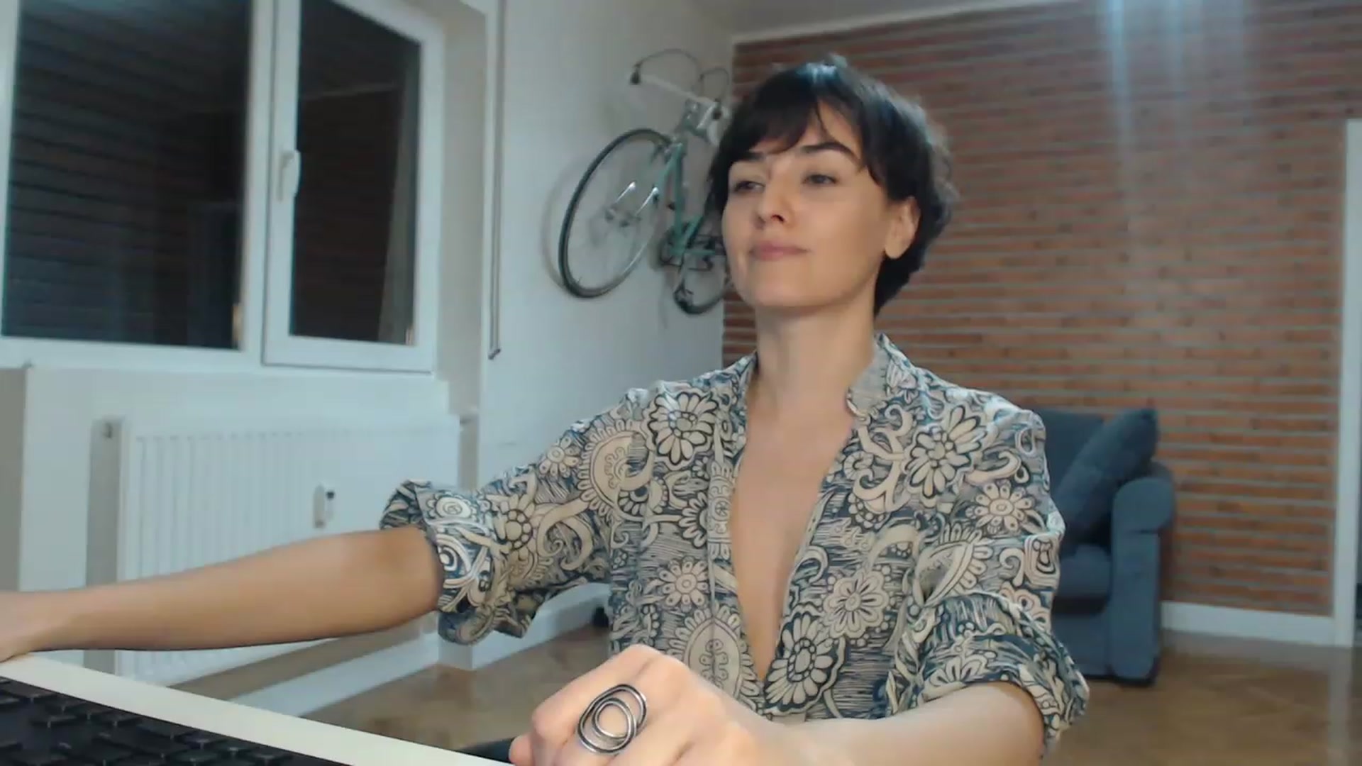 Gallery image thumbnail from Aylesh's myfreecams stream on, 11/14/2022, 20:17 image 2 of 20