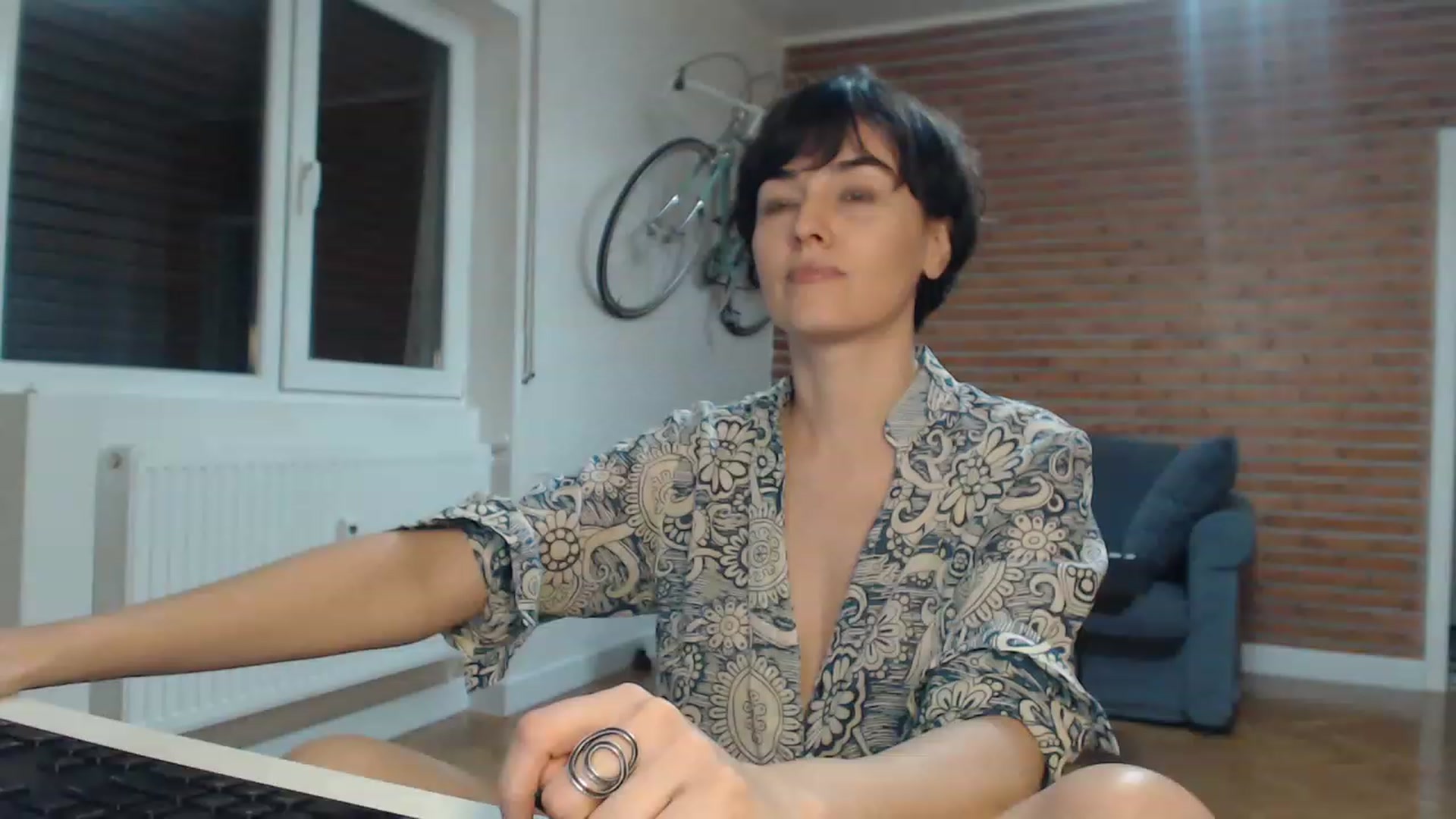 Gallery image thumbnail from Aylesh's myfreecams stream on, 11/14/2022, 20:17 image 10 of 20