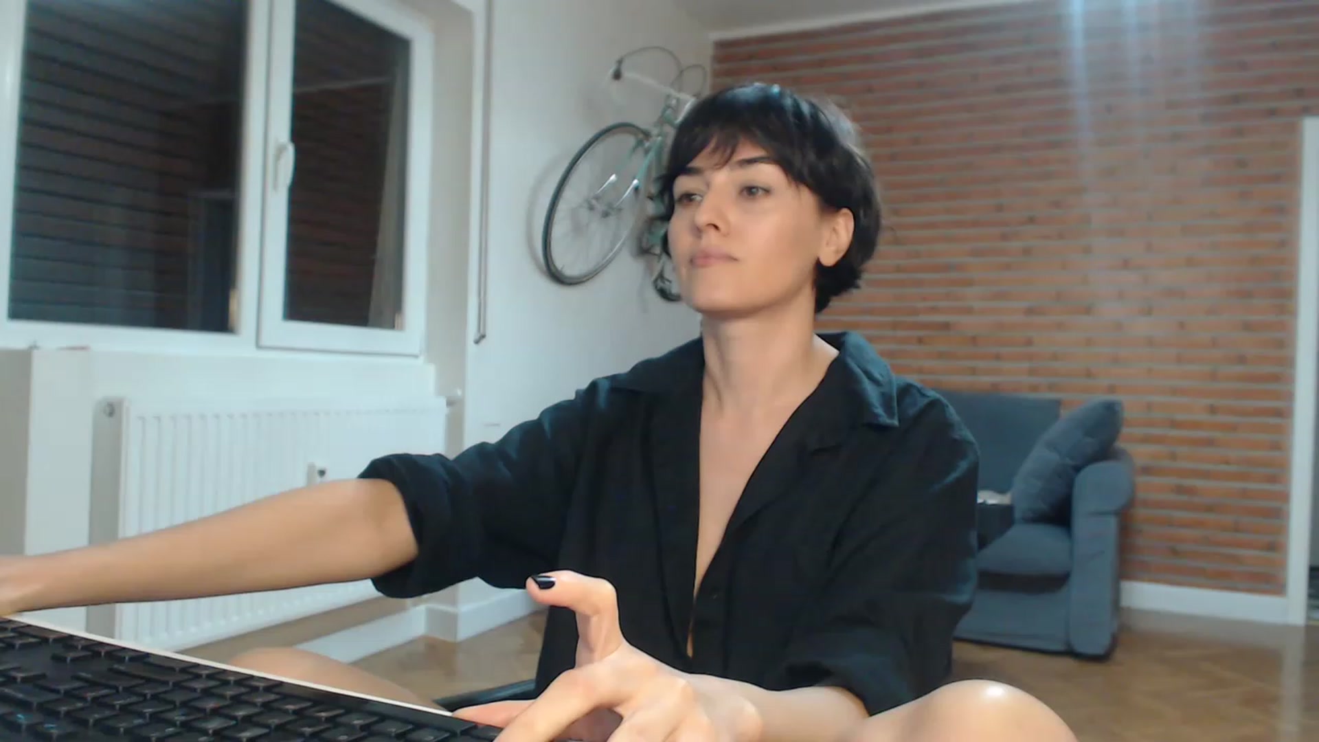 Gallery image thumbnail from Aylesh's myfreecams stream on, 11/17/2022, 20:03 image 12 of 20