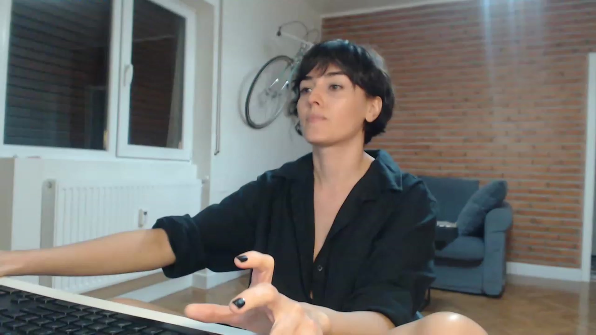 Gallery image thumbnail from Aylesh's myfreecams stream on, 11/17/2022, 20:03 image 16 of 20