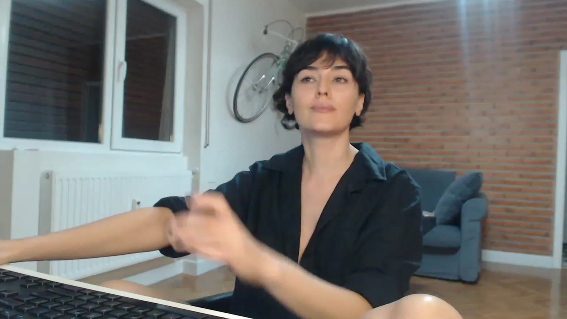 Gallery image thumbnail from Aylesh's myfreecams stream on, 11/17/2022, 20:03 image 13 of 20