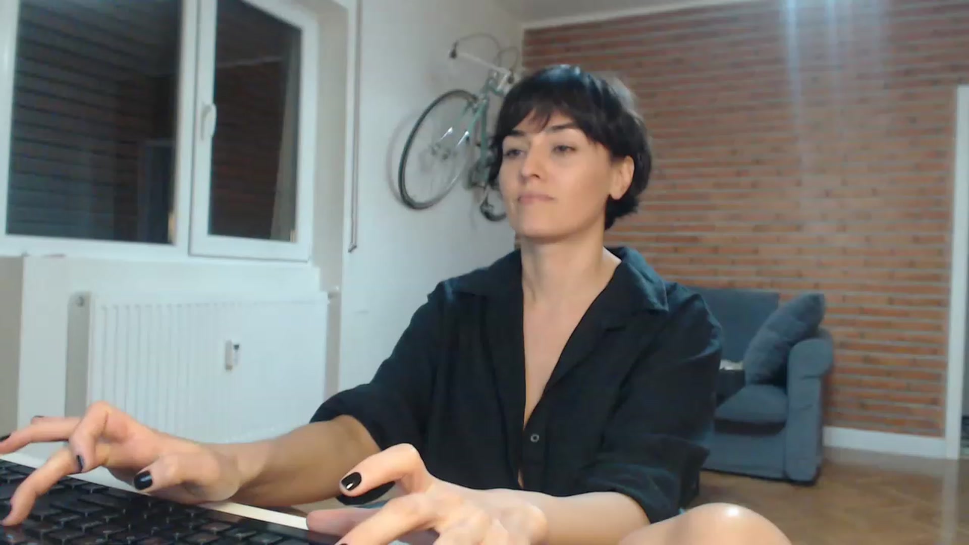 Gallery image thumbnail from Aylesh's myfreecams stream on, 11/17/2022, 20:03 image 14 of 20