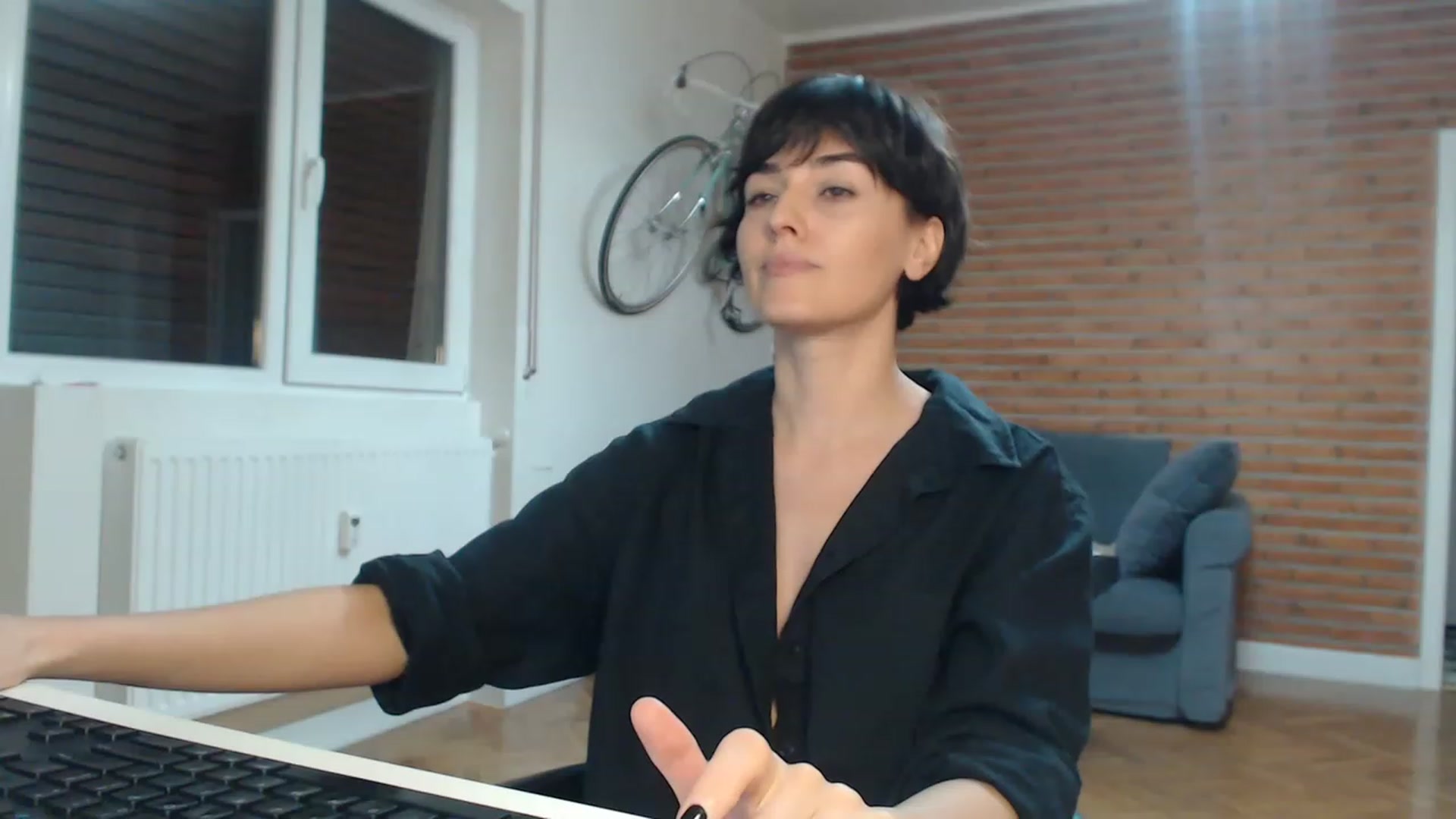 Gallery image thumbnail from Aylesh's myfreecams stream on, 11/17/2022, 20:03 image 3 of 20