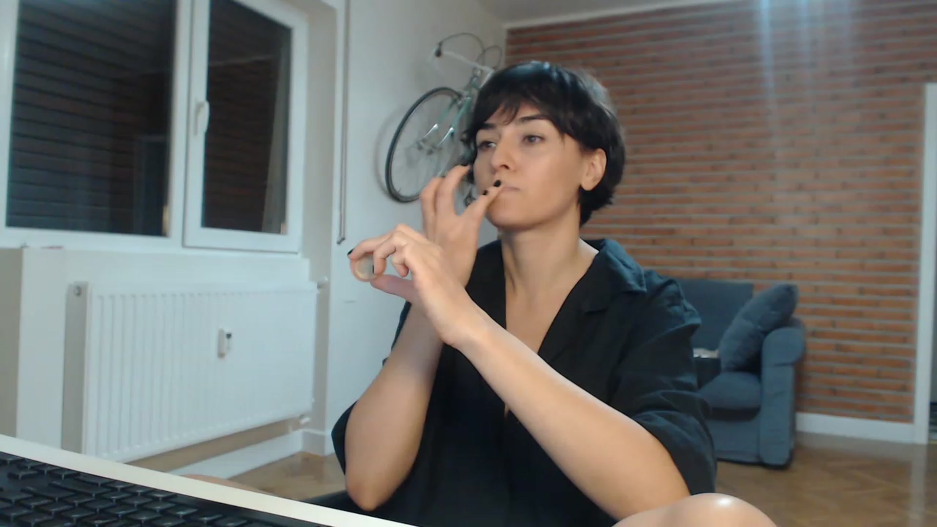 Gallery image thumbnail from Aylesh's myfreecams stream on, 11/17/2022, 20:03 image 17 of 20