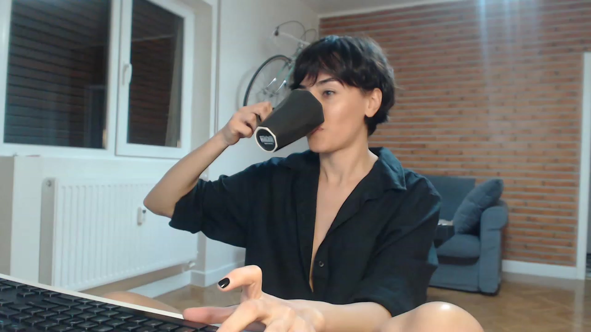 Gallery image thumbnail from Aylesh's myfreecams stream on, 11/17/2022, 20:03 image 11 of 20