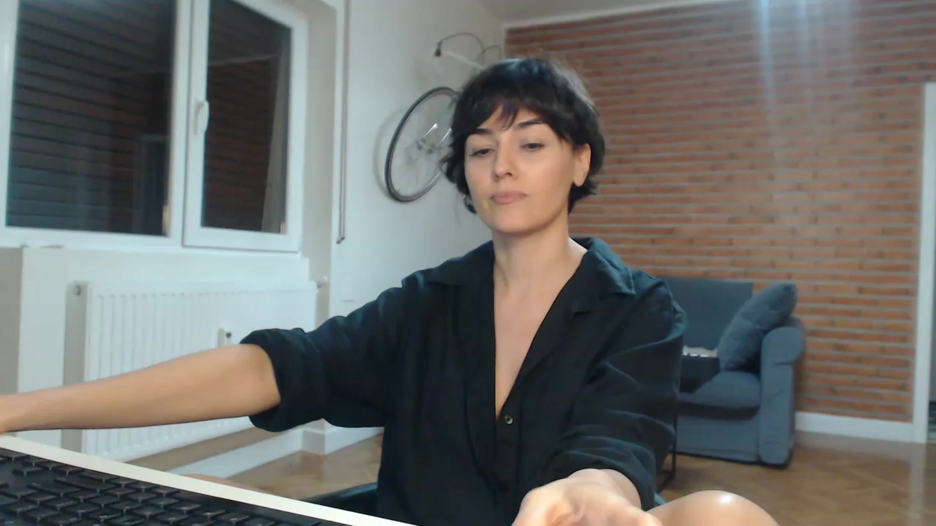 Gallery image thumbnail from Aylesh's myfreecams stream on, 11/17/2022, 20:03 image 18 of 20