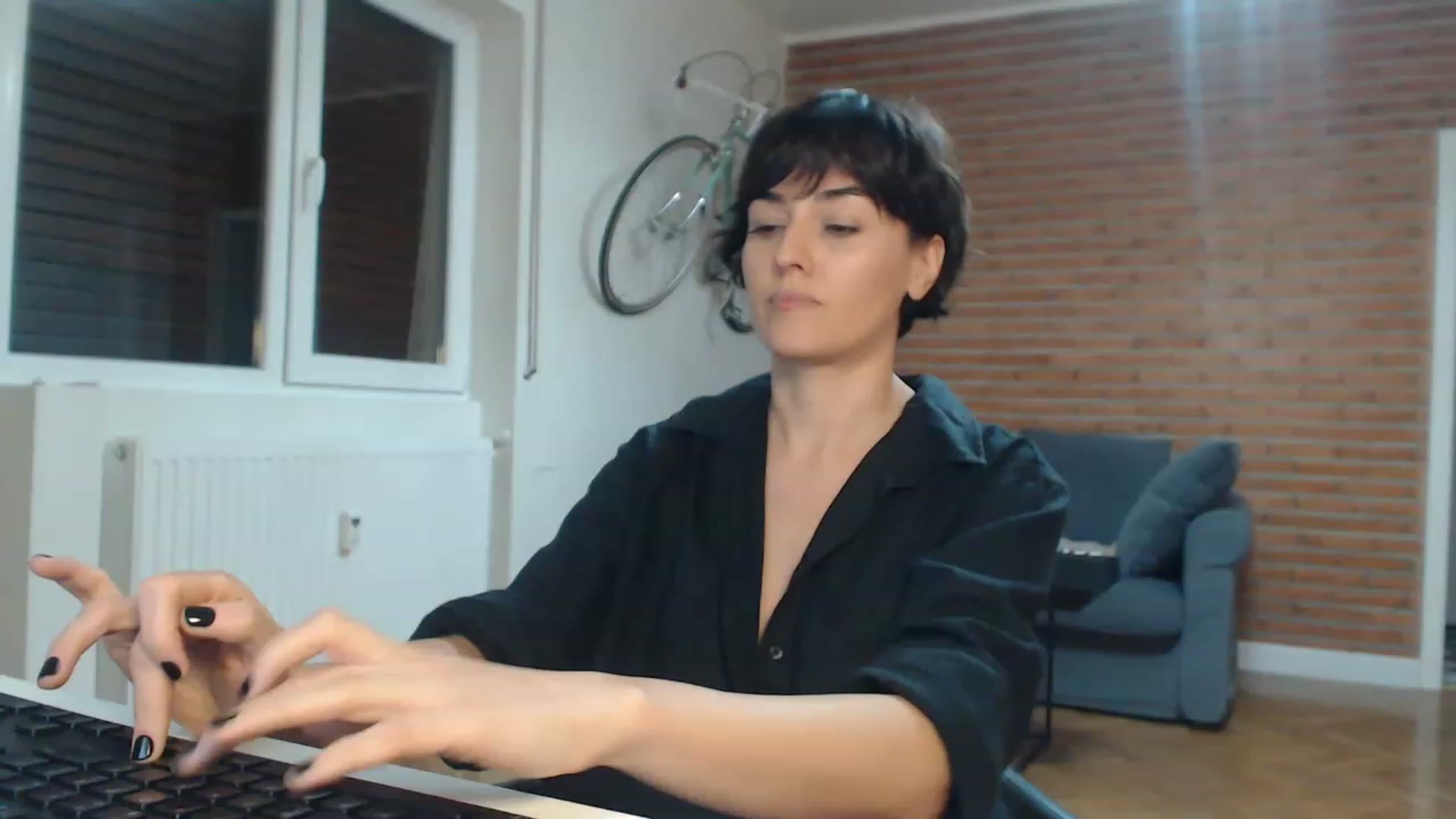 Gallery image thumbnail from Aylesh's myfreecams stream on, 11/17/2022, 20:03 image 6 of 20