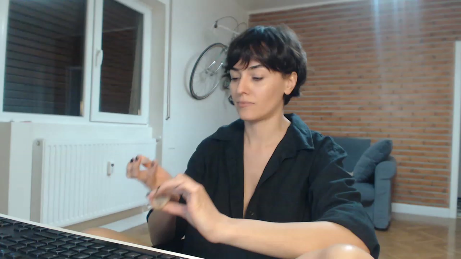 Gallery image thumbnail from Aylesh's myfreecams stream on, 11/17/2022, 20:03 image 10 of 20