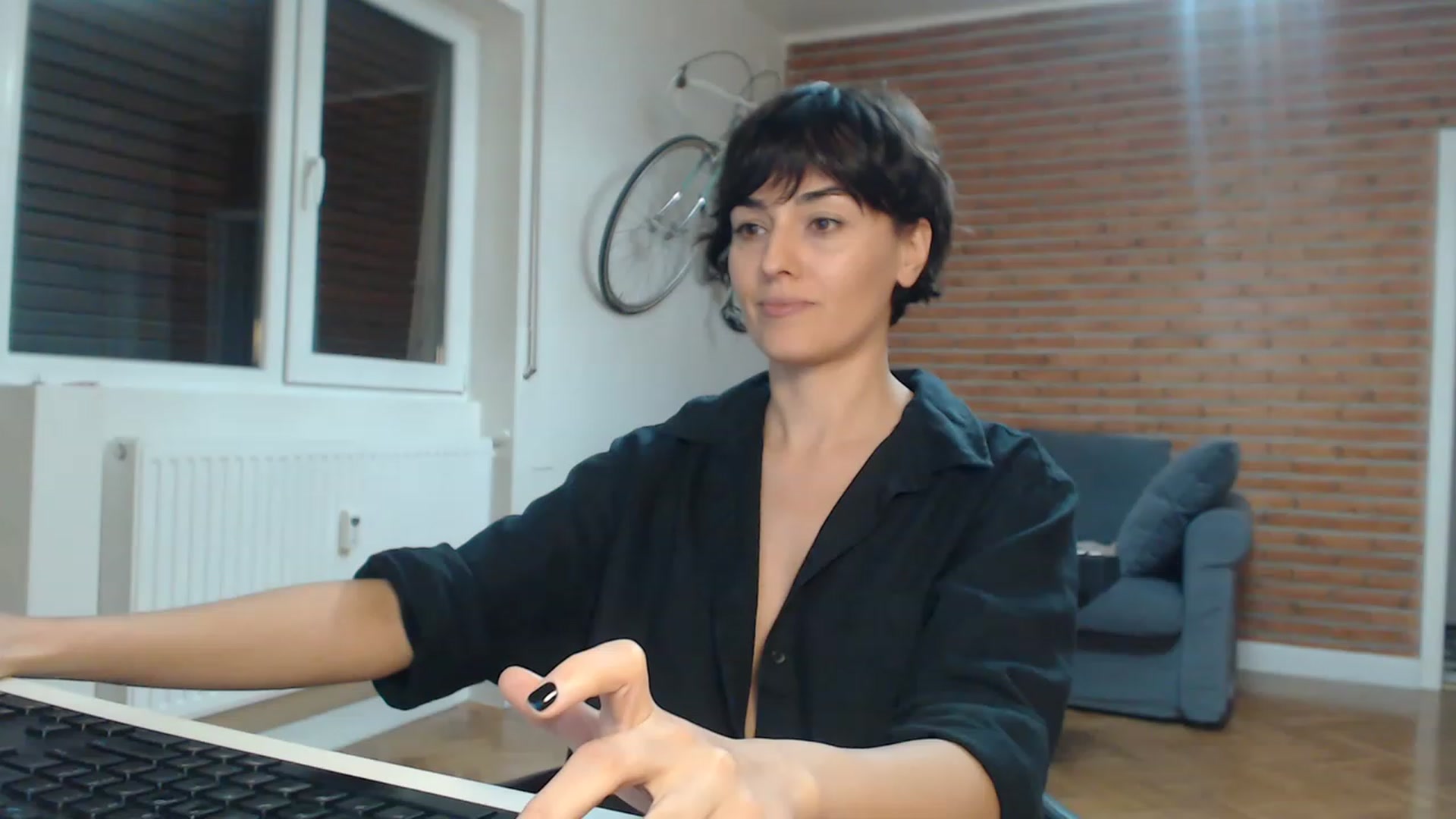 Gallery image thumbnail from Aylesh's myfreecams stream on, 11/17/2022, 20:03 image 8 of 20