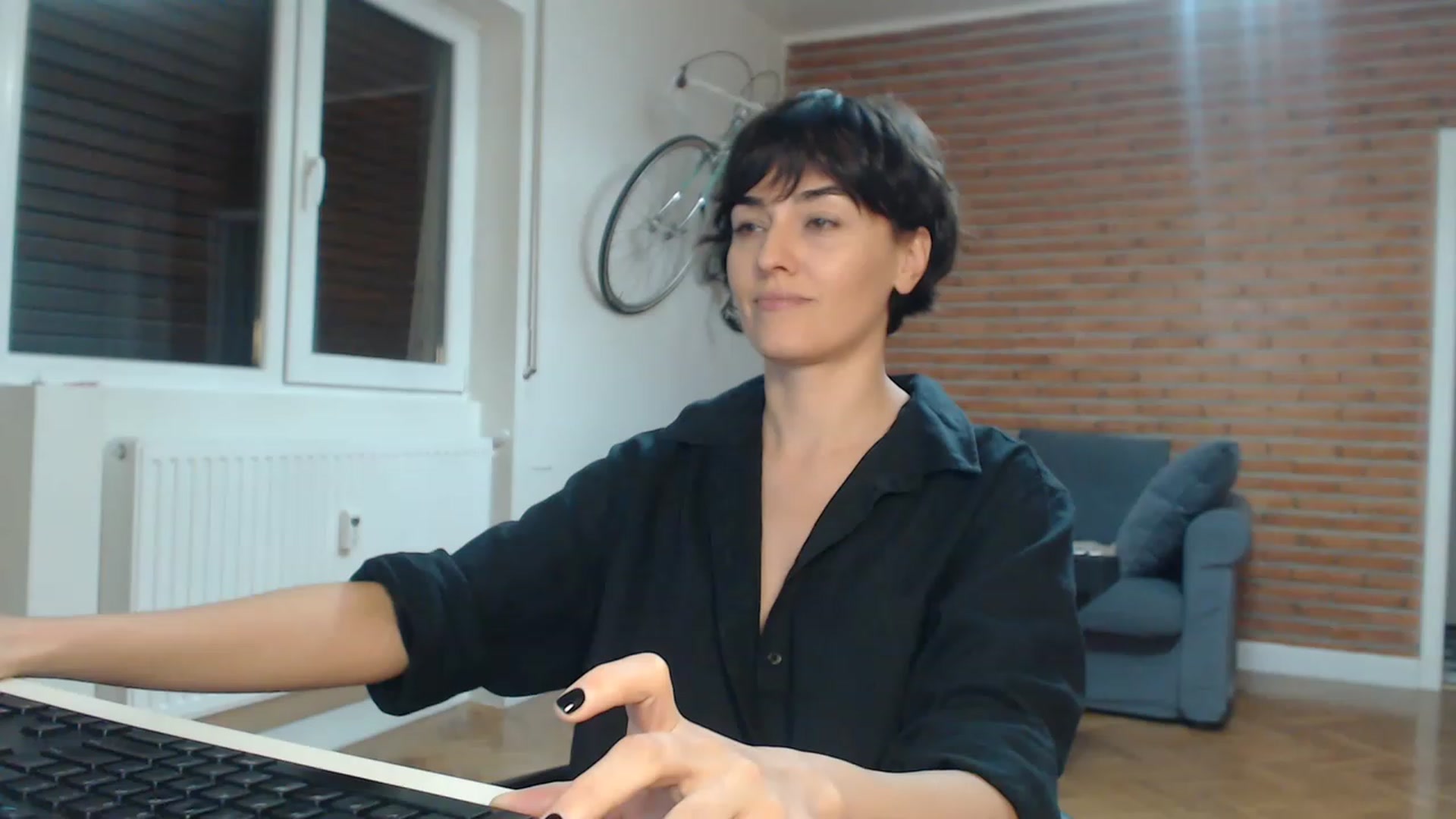 Gallery image thumbnail from Aylesh's myfreecams stream on, 11/17/2022, 20:03 image 9 of 20