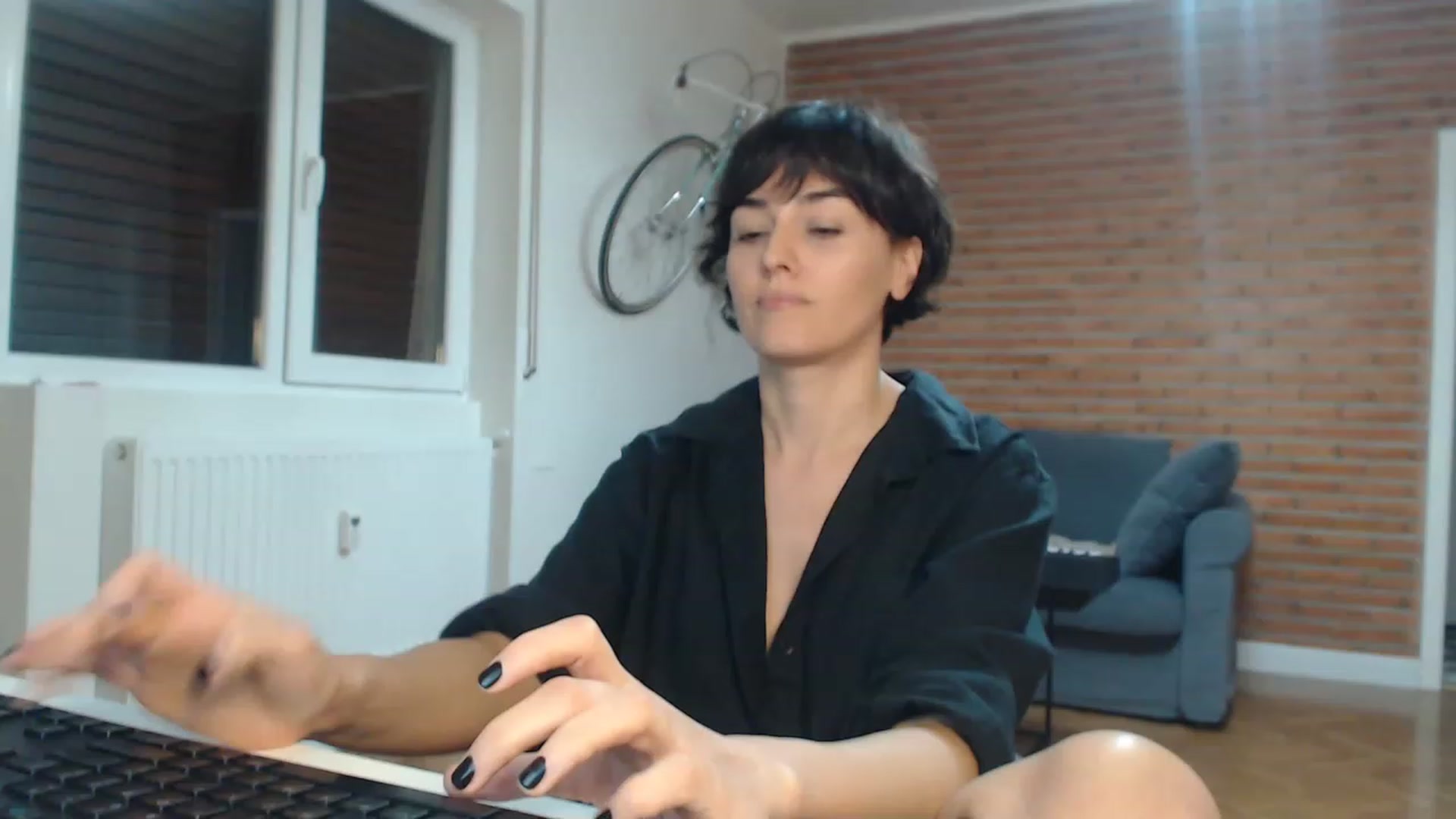 Gallery image thumbnail from Aylesh's myfreecams stream on, 11/17/2022, 20:03 image 20 of 20