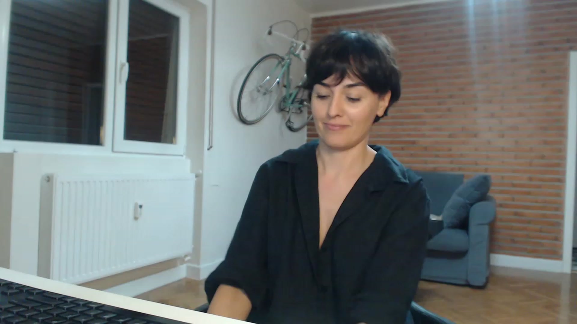 Gallery image thumbnail from Aylesh's myfreecams stream on, 11/17/2022, 20:47 image 4 of 20