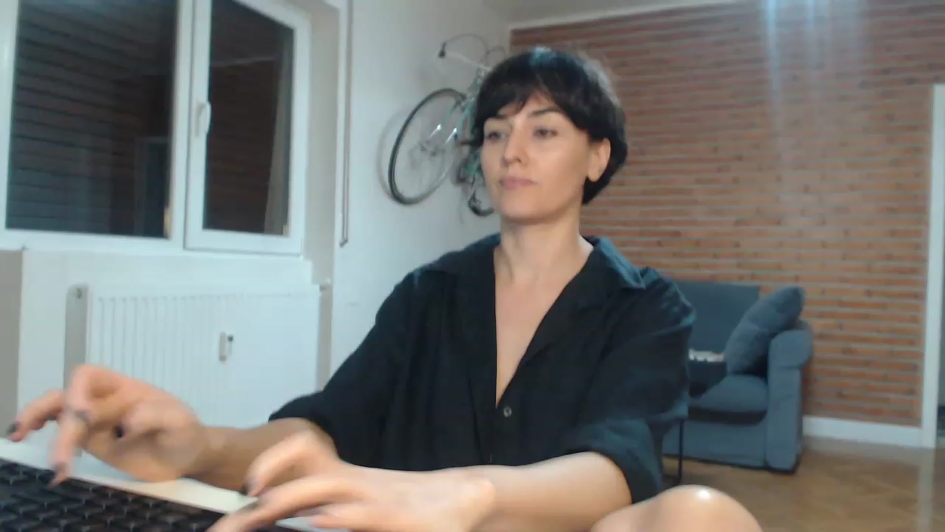 Gallery image thumbnail from Aylesh's myfreecams stream on, 11/17/2022, 20:47 image 7 of 20