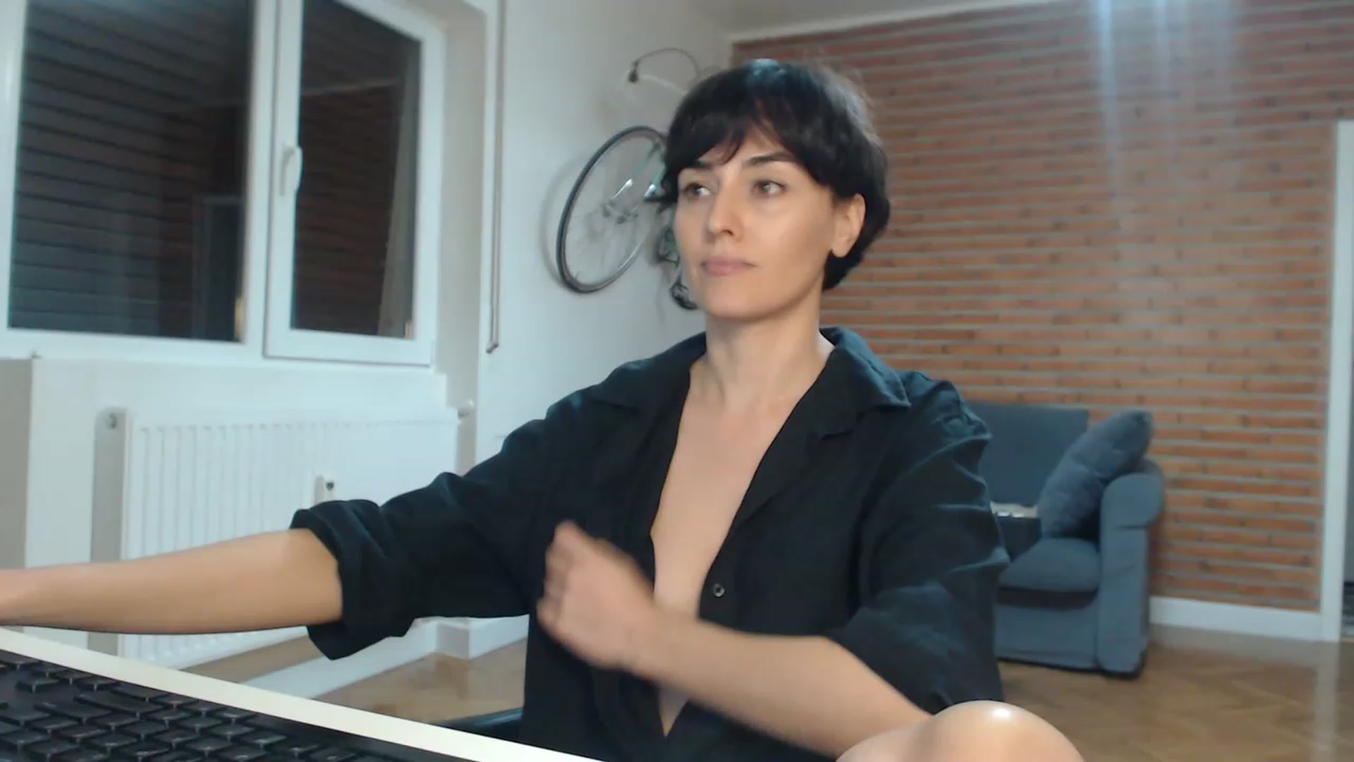 Gallery image thumbnail from Aylesh's myfreecams stream on, 11/17/2022, 20:47 image 8 of 20