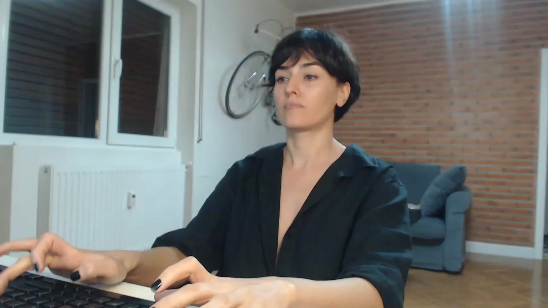 Gallery image thumbnail from Aylesh's myfreecams stream on, 11/17/2022, 20:47 image 2 of 20