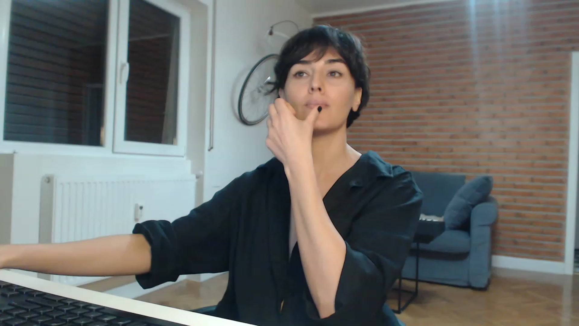 Gallery image thumbnail from Aylesh's myfreecams stream on, 11/17/2022, 20:47 image 1 of 20