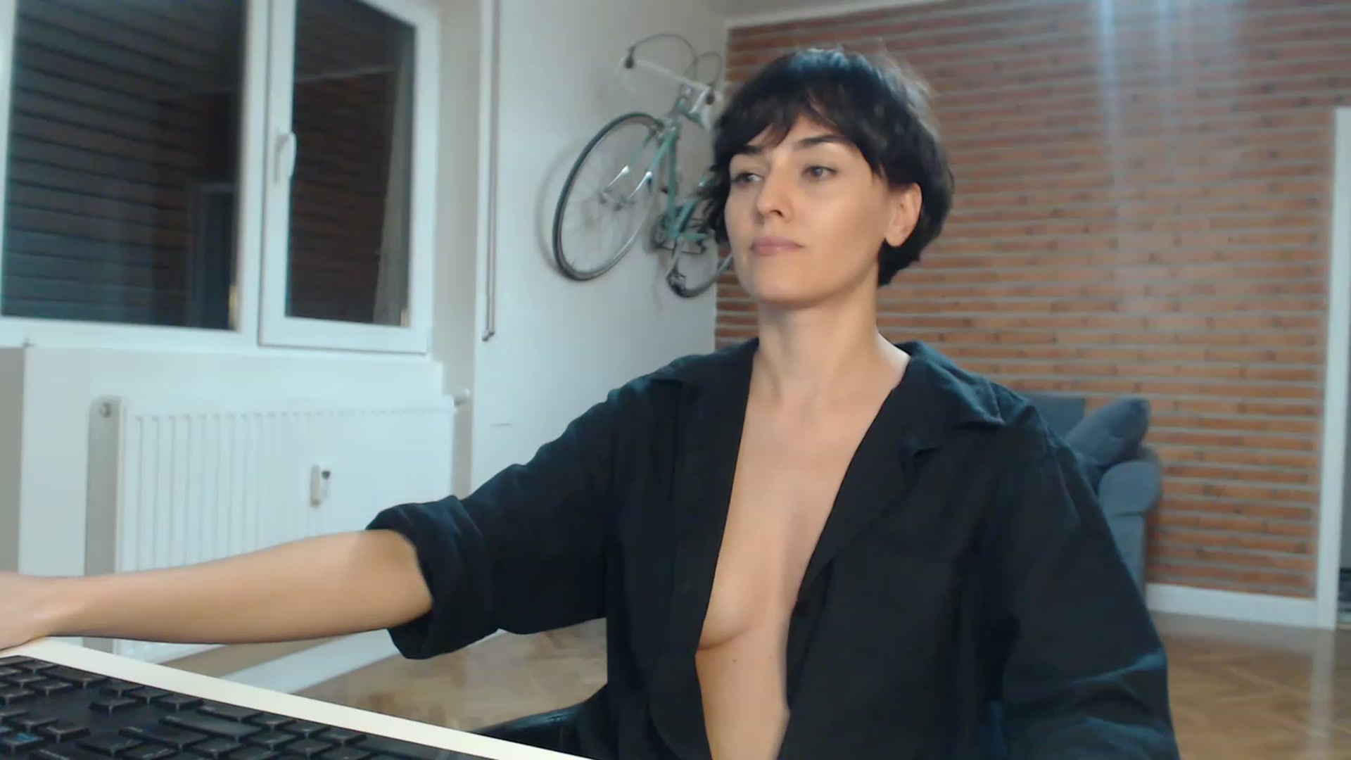 Gallery image thumbnail from Aylesh's myfreecams stream on, 11/17/2022, 23:20 image 15 of 20
