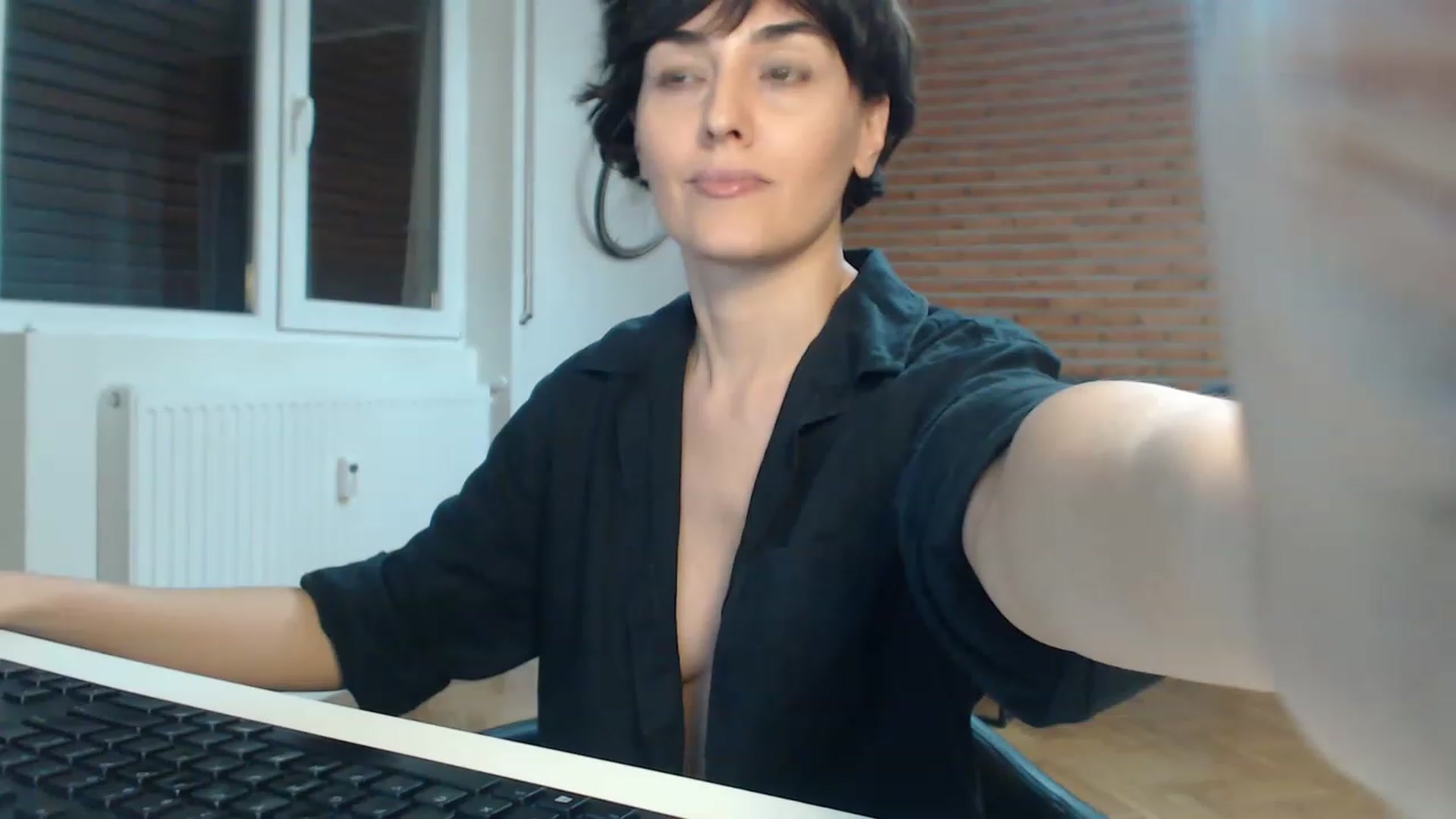Gallery image thumbnail from Aylesh's myfreecams stream on, 11/17/2022, 23:20 image 14 of 20