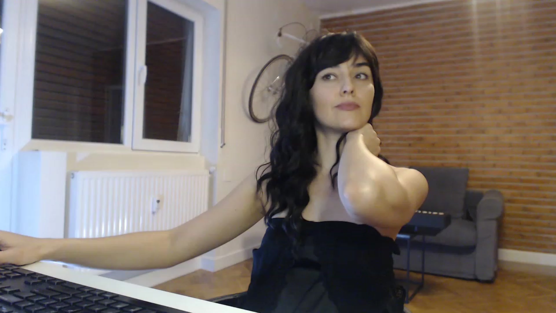 Gallery image thumbnail from Aylesh's myfreecams stream on, 11/22/2022, 23:02 image 19 of 20