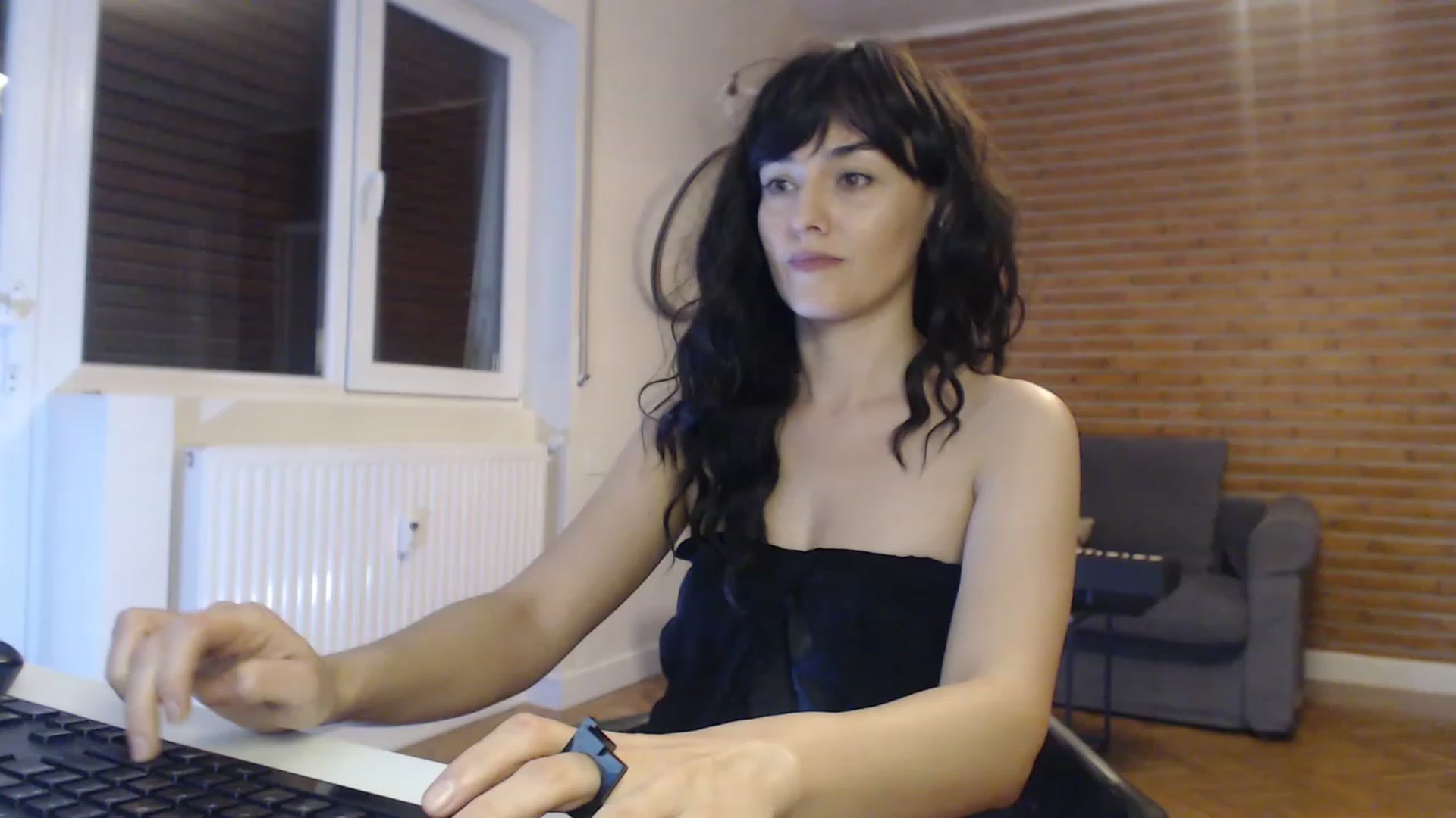 Gallery image thumbnail from Aylesh's myfreecams stream on, 11/22/2022, 23:02 image 1 of 20