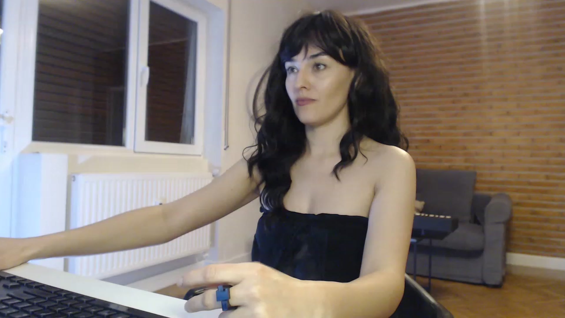 Gallery image thumbnail from Aylesh's myfreecams stream on, 11/22/2022, 23:02 image 7 of 20