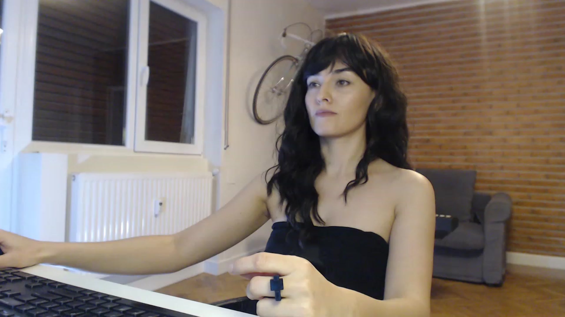 Gallery image thumbnail from Aylesh's myfreecams stream on, 11/22/2022, 23:02 image 18 of 20