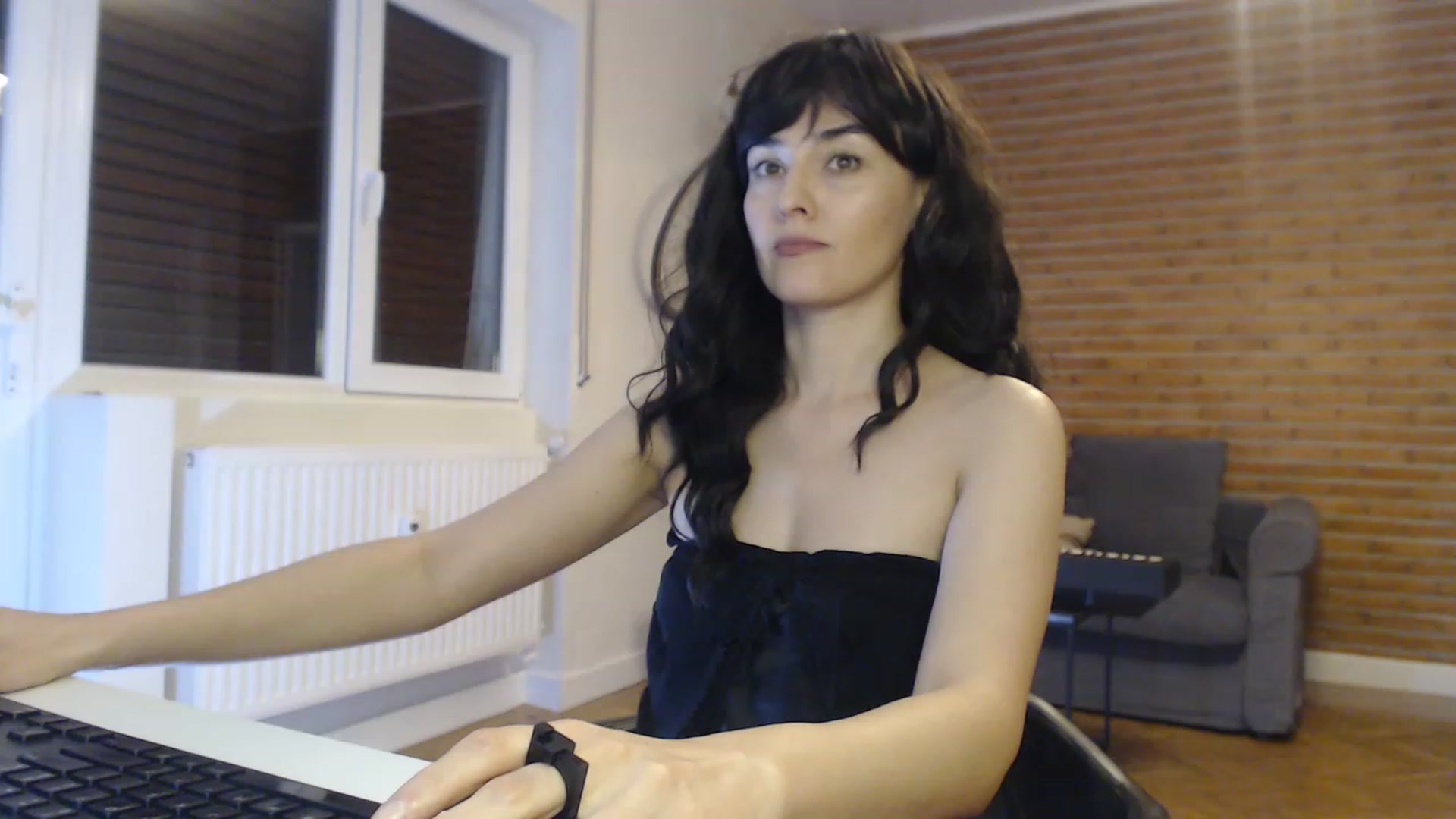 Gallery image thumbnail from Aylesh's myfreecams stream on, 11/22/2022, 23:02 image 8 of 20
