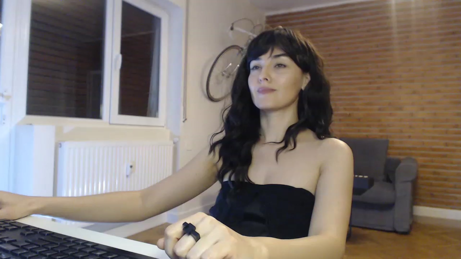 Gallery image thumbnail from Aylesh's myfreecams stream on, 11/22/2022, 23:02 image 20 of 20
