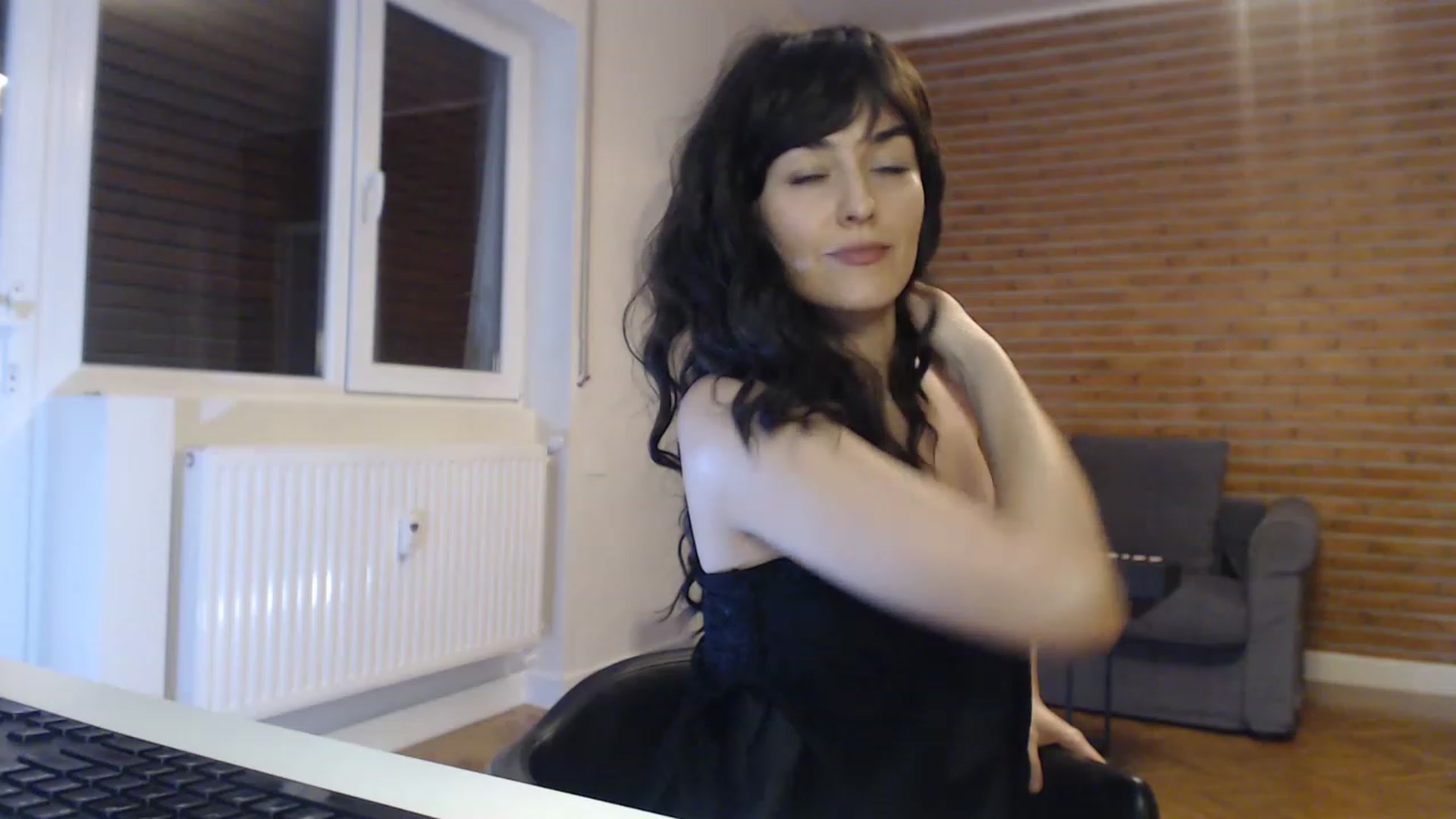 Gallery image thumbnail from Aylesh's myfreecams stream on, 11/22/2022, 23:02 image 9 of 20