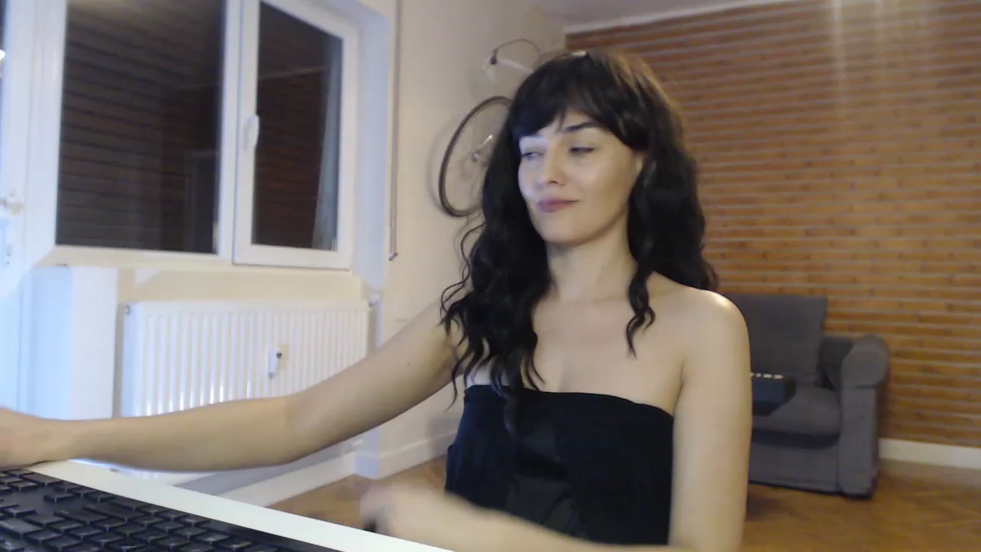 Gallery image thumbnail from Aylesh's myfreecams stream on, 11/22/2022, 23:02 image 15 of 20