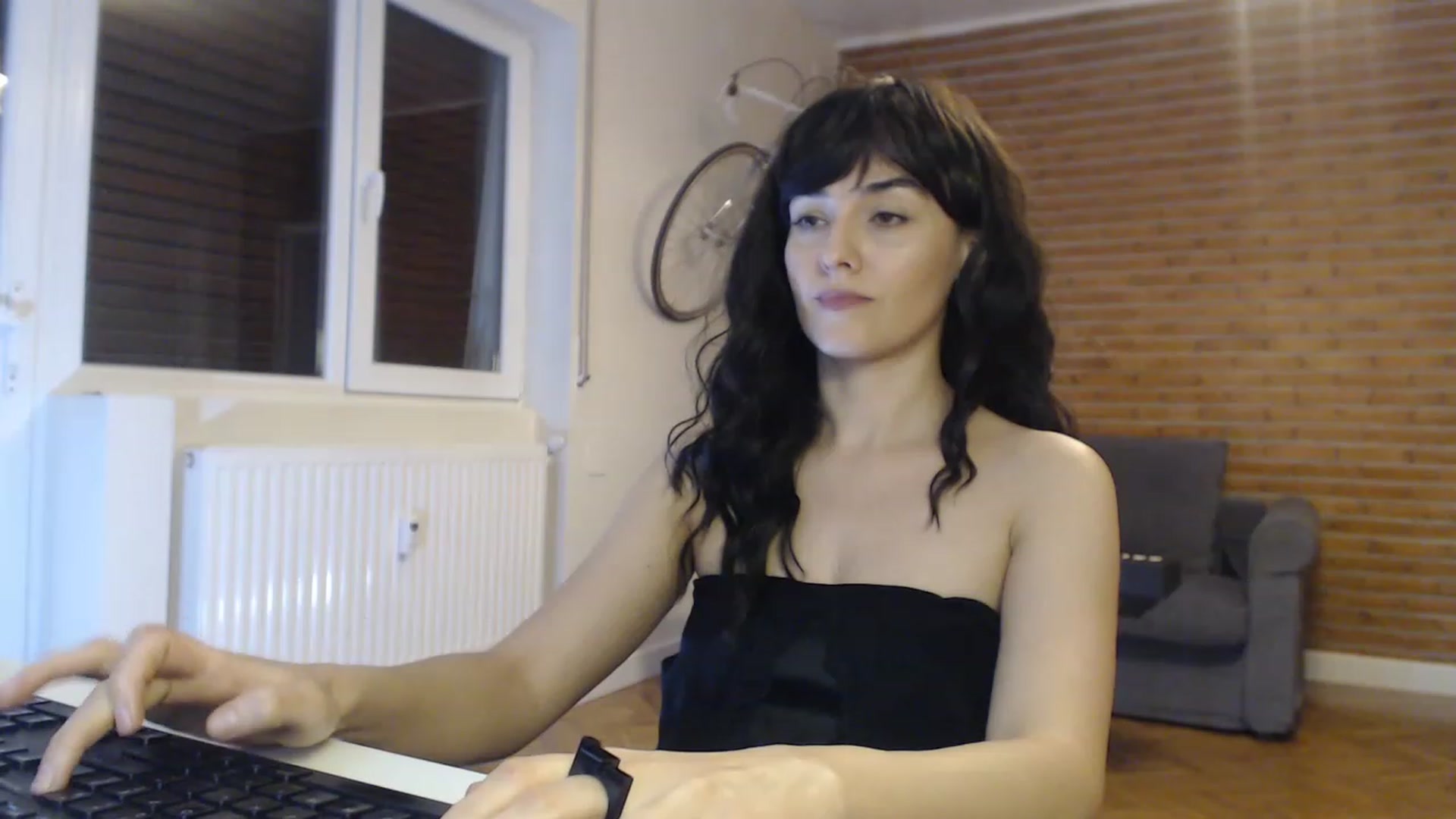 Gallery image thumbnail from Aylesh's myfreecams stream on, 11/22/2022, 23:02 image 16 of 20