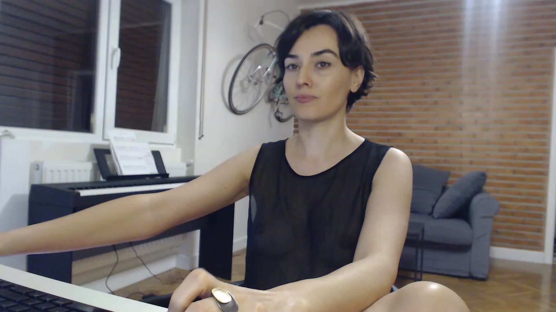Gallery image thumbnail from Aylesh's myfreecams stream on, 11/27/2022, 20:38 image 15 of 20