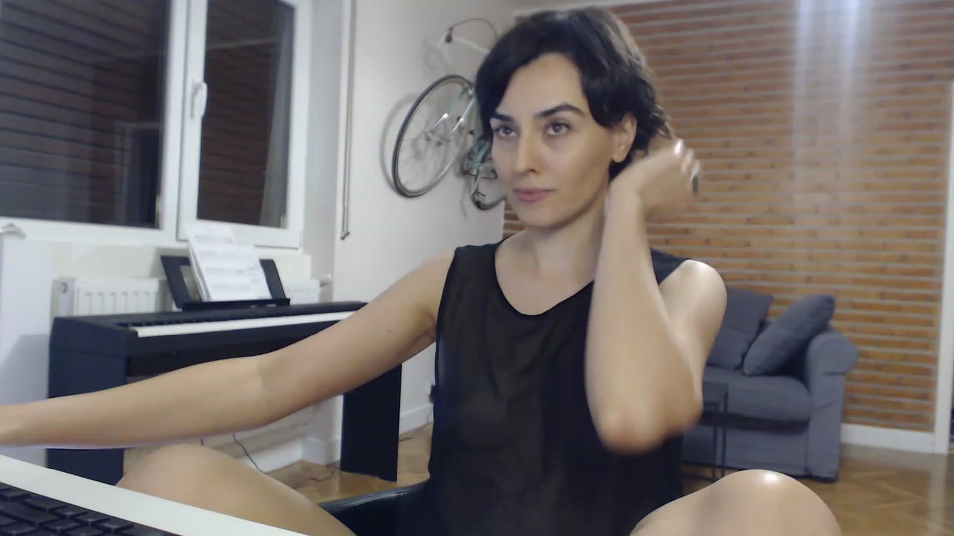 Gallery image thumbnail from Aylesh's myfreecams stream on, 11/27/2022, 20:38 image 2 of 20