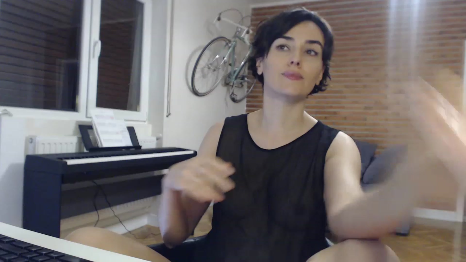 Gallery image thumbnail from Aylesh's myfreecams stream on, 11/27/2022, 20:38 image 14 of 20