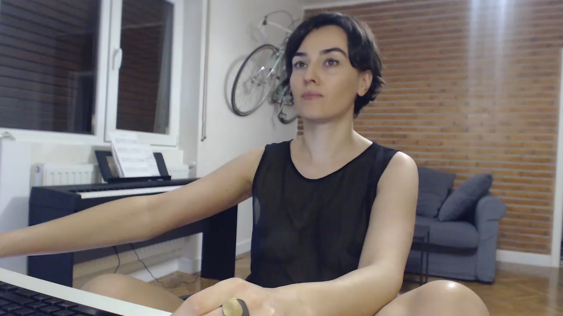 Gallery image thumbnail from Aylesh's myfreecams stream on, 11/27/2022, 20:38 image 12 of 20