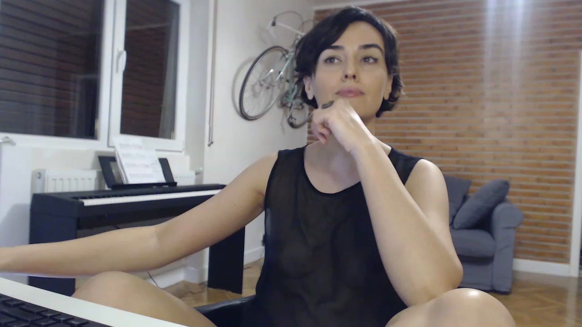 Gallery image thumbnail from Aylesh's myfreecams stream on, 11/27/2022, 20:38 image 1 of 20