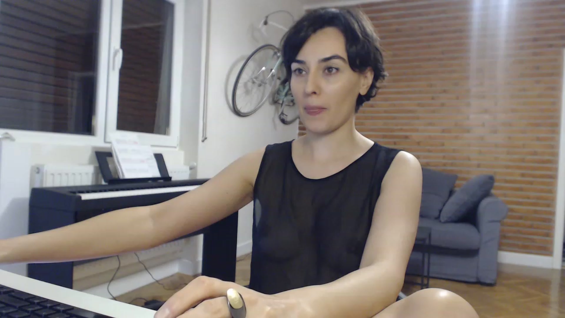 Gallery image thumbnail from Aylesh's myfreecams stream on, 11/27/2022, 20:38 image 18 of 20