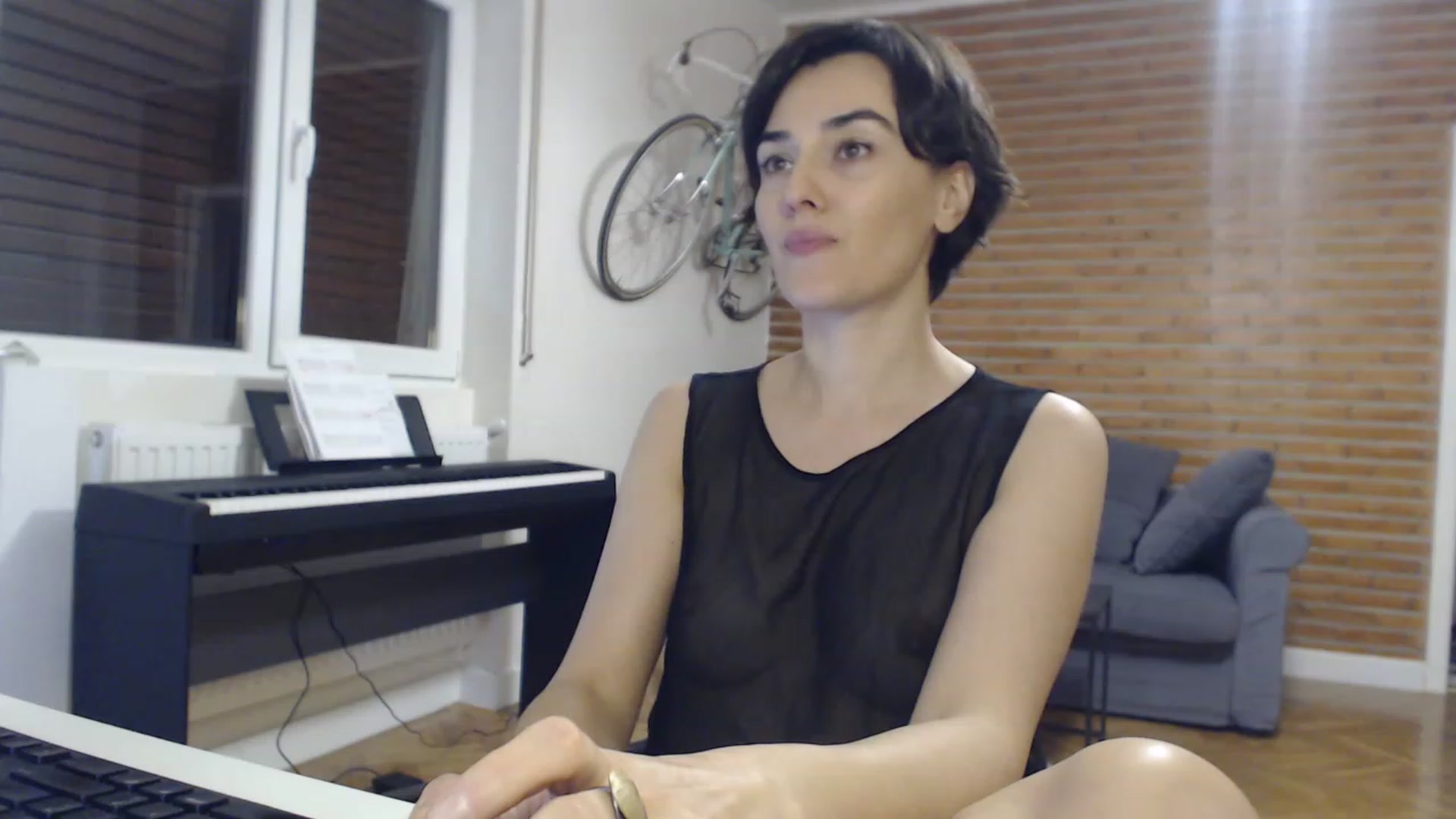 Gallery image thumbnail from Aylesh's myfreecams stream on, 11/27/2022, 20:38 image 5 of 20