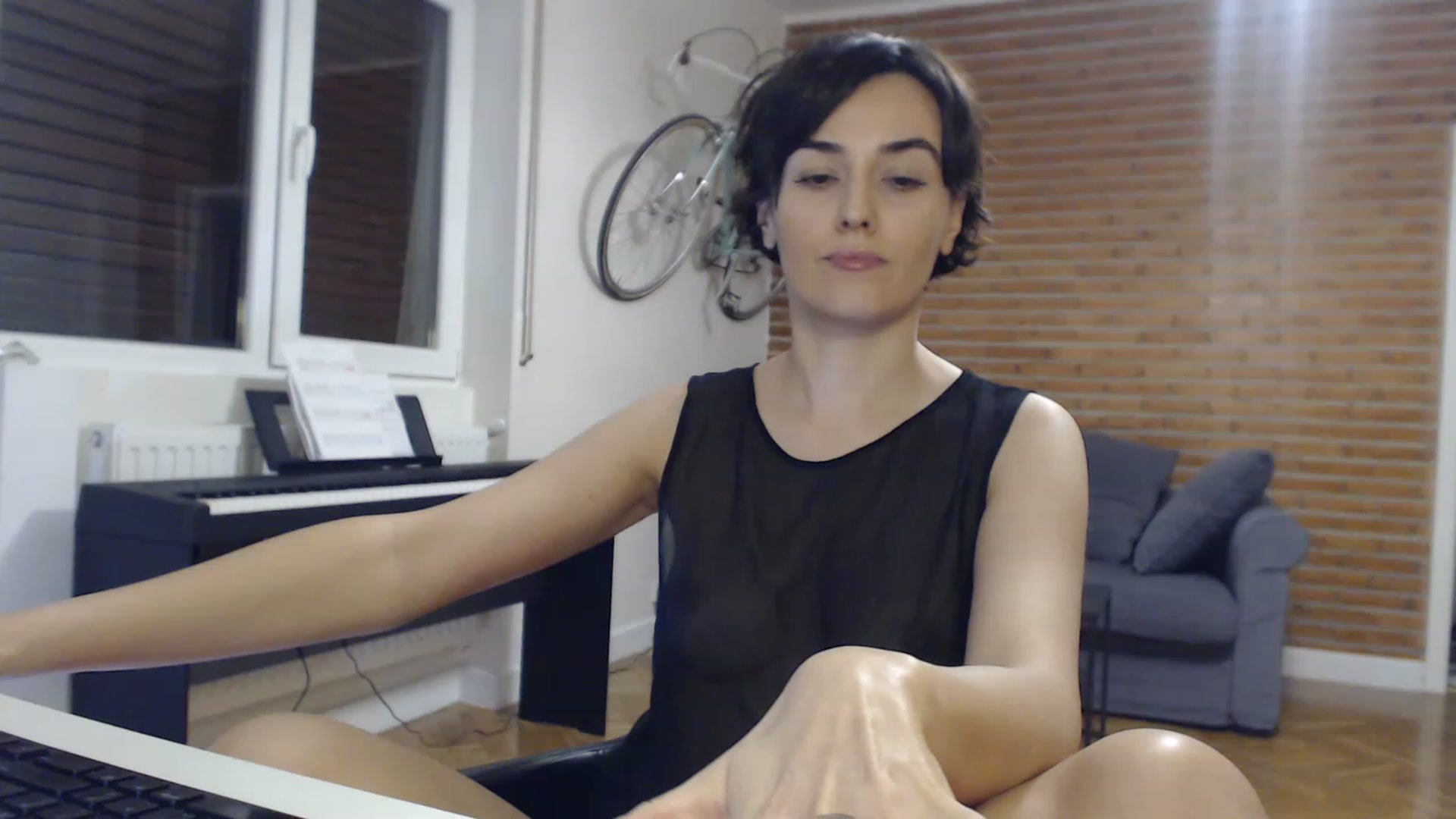 Gallery image thumbnail from Aylesh's myfreecams stream on, 11/27/2022, 20:38 image 13 of 20