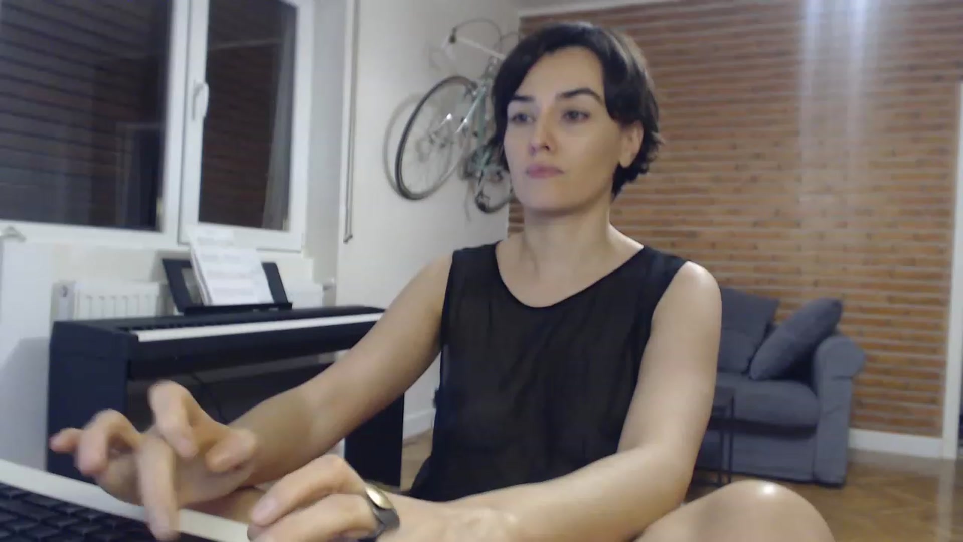 Gallery image thumbnail from Aylesh's myfreecams stream on, 11/27/2022, 20:38 image 11 of 20