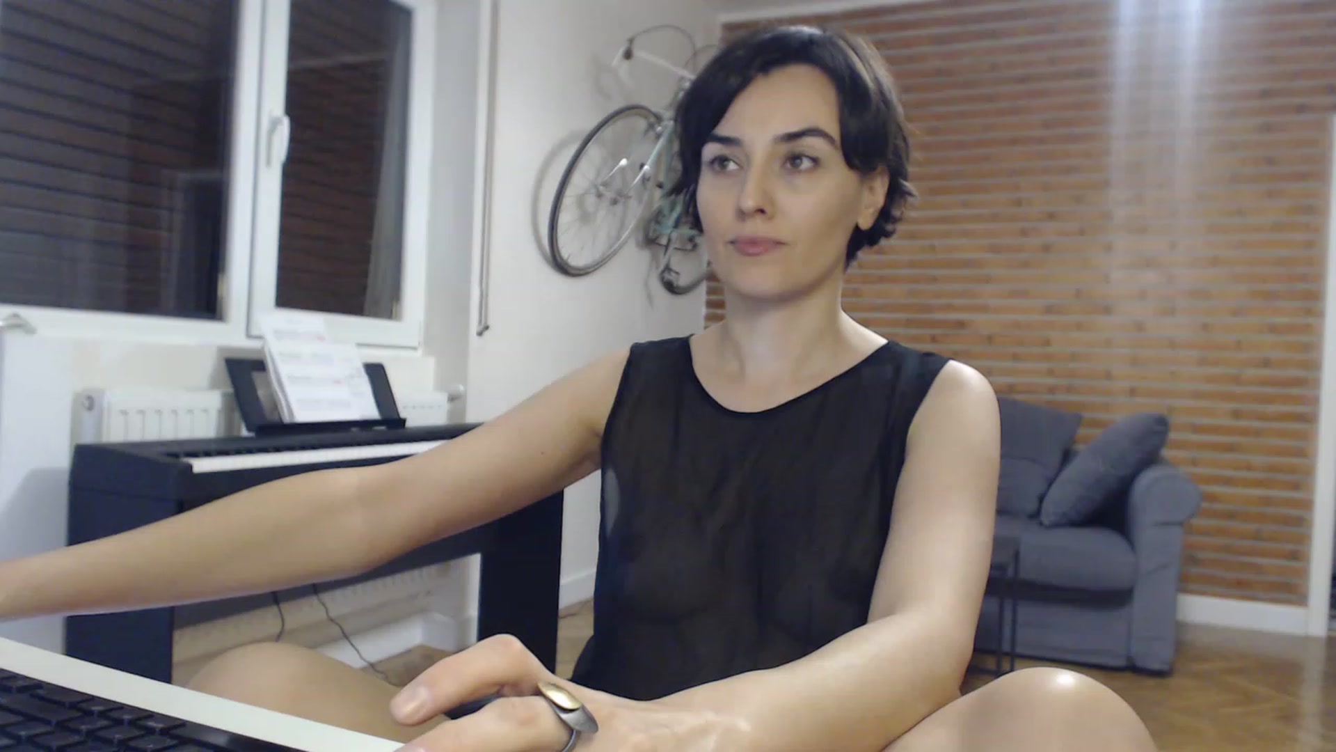 Gallery image thumbnail from Aylesh's myfreecams stream on, 11/27/2022, 20:38 image 10 of 20